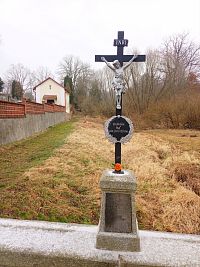 8. Kříž u hřbitova