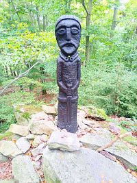 27. Dřevěná socha keltského válečníka na Malém Blaníku