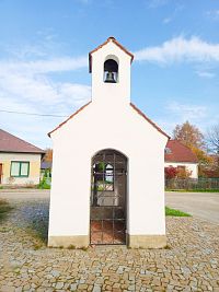 18. Zvonička v osadě Hostějeves