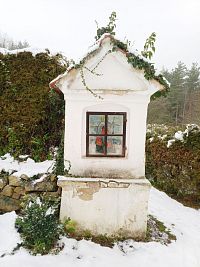 26. Kaplička v Dolním Matějově je zosobněním zimní romantiky