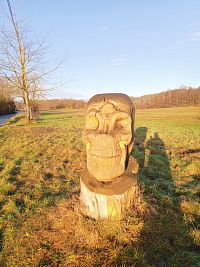 13. Podobných dřevěných skulptur je v kraji nepočítaně