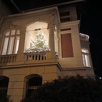 Krásně osvětlená Vila Hanse Ulricha, prosinec 2023