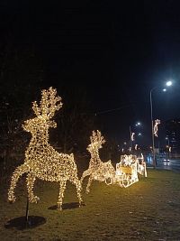 Vánoční výzdoba poblíž kruhového objezdu v Ostravě-Hrabůvce