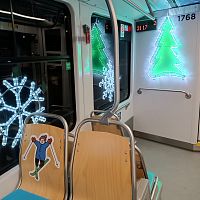 Vánoční LED dekorace ve vánoční tramvaji