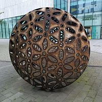 Čestmír Suška: Koule rezavých květů, 2009.