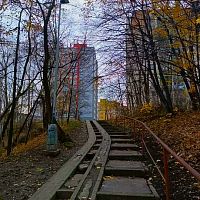 Cestou po schodech k Stračena Pub Pustkovec