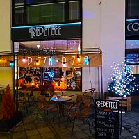 Exteriér kavárny má prostě šmrnc