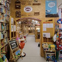 Uvnitř muzea průchod k jednotlivým sekcím