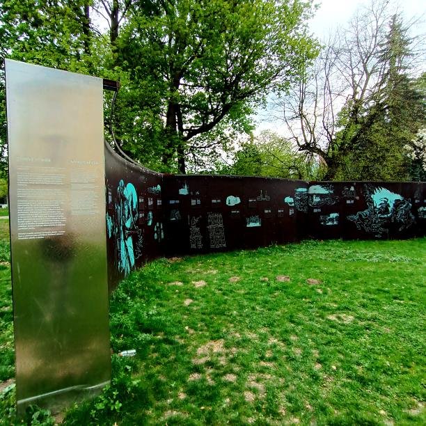 Na venkovní expozici Zlínská zrcadla do Sadu Svobody u Zámku Zlín