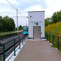 A tramvaj číslo 17 právě odjíždí směr Poruba
