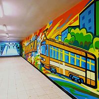 Tramvaj, která zde zastaví a zase jede dál