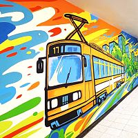 Tramvaj číslo 17 zde zastavuje