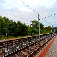 Na tramvajové zastávce Hulvácká