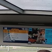 Na obrazovce vidíme, která zastávka následuje