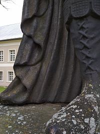 Plastika svatého Floriána u vstupu do zámeckého parku / Foto: Matěj Martinčík
