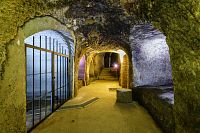Jarní tip na zážitek: Prohlídky Plzeňského historického podzemí za svitu baterek