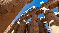 sloupy chrámu v Karnaku