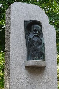 Pomník Josefa Holečka v Holečkových sadech