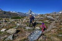 Potom jsme se přes různé horské pásy přesunuli až do vesnice Täsch u Zermattu