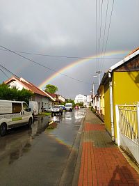 Duha nad vlakovou zastávkou Malenovice - střed