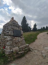 KRNAP Bucharova cesta Hančův pomník