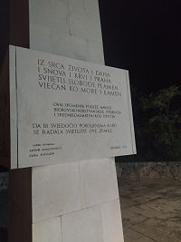 Chorvatsko, Gradac, noční focení u pomníku