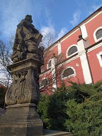 Klášterec nad Ohří - barokní kostel Nejsvětější Trojice, socha