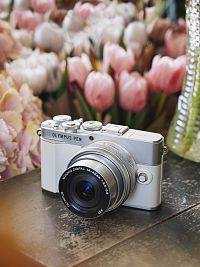 OLYMPUS PEN E-P7