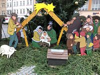 Trutnov, betlém u vánočního stromu na Krakonošově náměstí