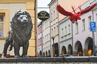 Trutnov, Slovanské náměstí, Michal Gabriel, Lev a Letící jelen, foto Lenka Hurdálková
