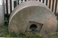 mlýnský kámen u Husmannova mlýna
