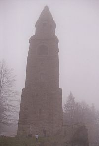 Bismarckova věž na vrchu Háj