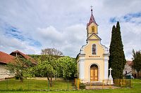 Kaple sv.Františka z Assisi v obci Ochoz u Tišnova.