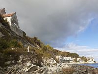 Højerup Gamle Kirke, pohled od moře na zřícené kněžiště