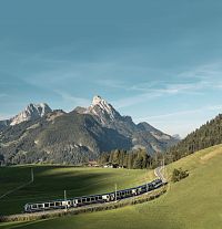 GoldenPass Express in the morning in Schönried, Bernese Oberland. / Go © 2022 Swiss Travel Systems AG