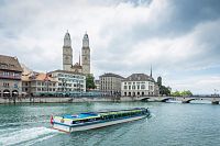 Limmat ship in front of the Grossmünster in Zurich © Swiss Travel System AG/Daniel Ammann