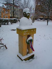 Busta parašutisty Josefa Šandery (Hradec Králové)