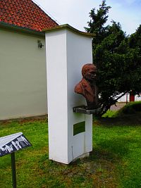 Busta Maxe Dvořáka (Roudnice nad Labem)