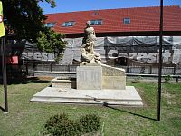 Pomník obětem 1. a 2. světové války ve Stěžerách