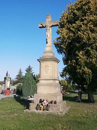 Hřbitovní kříž (Všestary)
