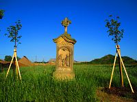 Kamenný kříž mezi Chaloupkami a Svobodnými Dvory
