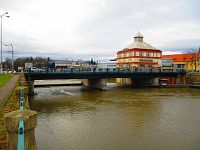 Moravský most se stejnojmenným jezem (Hradec Králové)