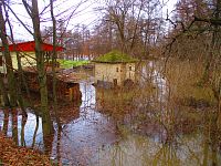 Loděnice a chaty u Staré Orlice (Hradec Králové)