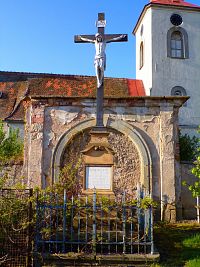 Kříž u kostela sv. Markéty (Semonice)