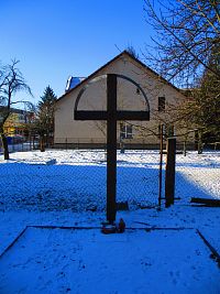 Kříž v Parku Božího Milosrdenství (Třemošnice)