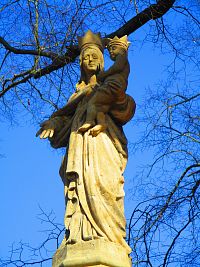 Socha Panny Marie v Kuklenách po opravě (Hradec Králové)