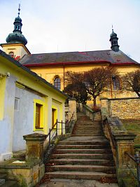 Schodiště ke kostelu Nanebevstoupení Páně (Brandýs nad Orlicí)