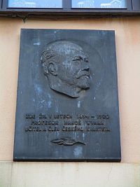 Pamětní deska na domě čp. 19 na náměstí Komenského (Brandýs nad Orlicí)