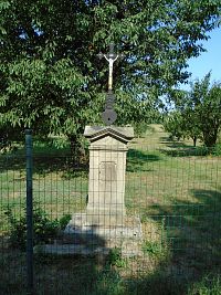 Kříž při cestě k Běluni (Heřmanice)