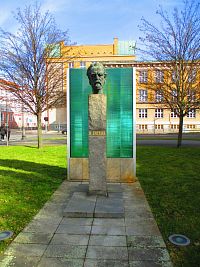 Busta Bedřicha Smetany v Pardubicích
